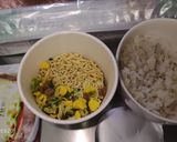 【無気力メシ】レンチンカップ麺チャーハン作り方1写真