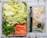 簡単夕飯！野菜たっぷりキャベツ豚バラ野菜炒め主菜作り方1写真