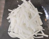 大根とカニカマの梅しそ和え作り方1写真