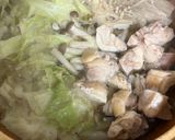 鶏肉とキャベツ、きのこの塩鍋作り方4写真
