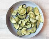 チーズ入り♪ズッキーニとトマトのマリネサラダ作り方1写真