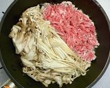 豚ひき肉とキノコの煮込み麺作り方3写真
