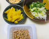 混ぜるだけ！揚げ玉沢庵納豆の韓国海苔巻き作り方1写真