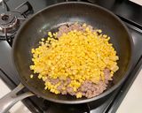 生姜が香る✨味噌バタコーンのそぼろ丼作り方5写真