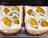 簡単時短ランチ☆かぼちゃ玉ねぎの彩り野菜トースト作り方6写真