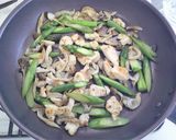 アスパラと鶏ささみの梅肉炒め作り方4写真