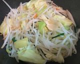 セブンの中太麺焼きそば作り方1写真
