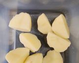 じゃがいもと鶏ひき肉の味噌炒め作り方1写真