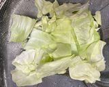 鶏ミンチとキャベツの麻婆　納豆丼作り方1写真