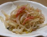 もやしとカニかまと玉ねぎのごま油黒酢。作り方5写真