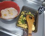 シンプルにも！豆苗のスクランブルエッグ作り方2写真