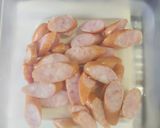 キャベツとソーセージのコンソメ炒め作り方1写真