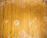 材料3つ♪具なしパスタで昼食♪バター醤油作り方1写真