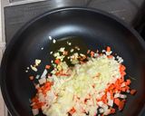 フライパン1つで！チキンパエリア作り方2写真