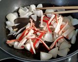 安い早い簡単!新玉ねぎとカニカマの玉子丼作り方5写真