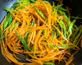 人参とさやえんどうの炒め物　目玉焼き付き作り方4写真