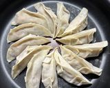 【簡単夕食】肉汁あふれる焼餃子作り方7写真