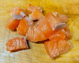サーモンと豆苗の塩昆布ポン酢和え作り方1写真