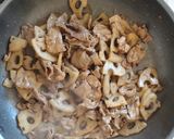 材料2つ☆豚こまと蓮根のオイスター炒め。作り方5写真
