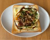 目玉焼き乗せお好み焼き風トースト！作り方3写真