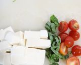 3分!豆腐とトマトの塩昆布ごまサラダ作り方1写真