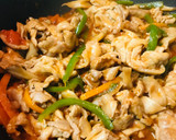 豚こまぎれ肉＆緑黄野菜のトマト缶炒め作り方3写真