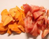 野菜たっぷり！人参とトマトと豆腐の味噌汁作り方1写真
