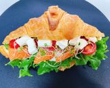 カフェ風💕クロワッサンサンド🥐🐟🍅🧀🌿作り方3写真