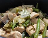 キャベツと鶏胸肉のバター醤油蒸し☆作り方3写真