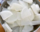 さっぱり♪大根とニラの胡麻油炒め作り方1写真