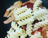 魚肉ソーセージのショートパスタナポリタン作り方2写真