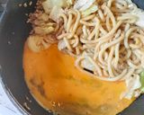 豚ひき肉とキャベツと卵の焼きうどん作り方8写真