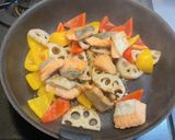 すだち香る！鮭と蓮根のバター醤油炒め作り方7写真