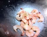 辛☆プリプリ海老とナッツの唐辛子香り炒め作り方1写真