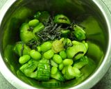 胡瓜と枝豆と胡桃の塩昆布すし酢和え作り方3写真