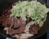 オリーブオイルで炒め揚げ、牛肉とキャベツ作り方3写真