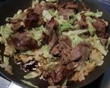 オリーブオイルで炒め揚げ、牛肉とキャベツ作り方4写真