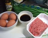 簡単・節約・「ひき肉のニラ玉丼」作り方1写真