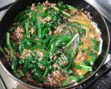 簡単・節約・「ひき肉のニラ玉丼」作り方4写真