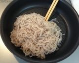 *蒟蒻×ちくわのピリ辛炒め*作り方1写真