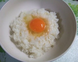 お手軽・簡単【卵とチーズと揚げ玉丼】作り方3写真