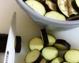 フライパンで手早く♪ホルモンでナスの煮物作り方1写真
