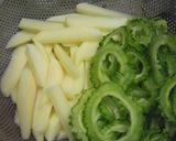 ゴーヤとじゃがいもの塩昆布炒め作り方1写真