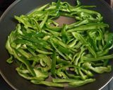 子供が大好き！ピーマンと豚肉の炒めもの☆作り方3写真