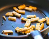 豆苗と舞茸とお揚げの炒め物作り方2写真