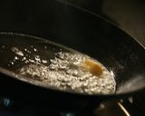 鉄フライパンで作るイカの塩辛入り卵焼き作り方7写真