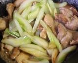 豚バラ肉とセロリのハチミツ生姜炒め。作り方7写真