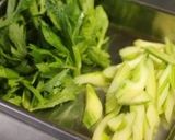 豚バラ肉とセロリのハチミツ生姜炒め。作り方5写真