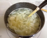 玉ねぎと玉子の中華スープウェイパー仕立て作り方5写真