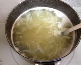 玉ねぎと玉子の中華スープウェイパー仕立て作り方6写真